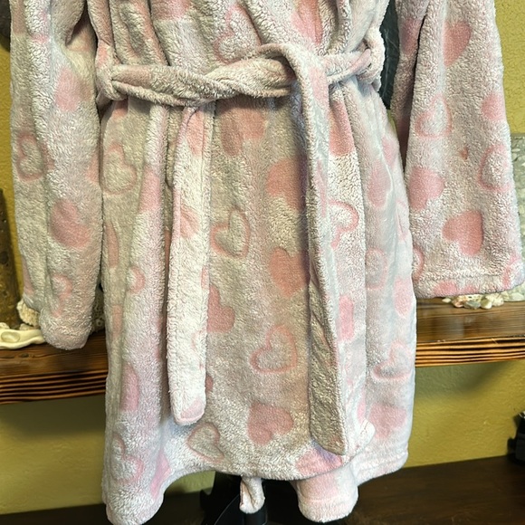 Bebe Heart Print Bath Robe - Picture 2 of 8